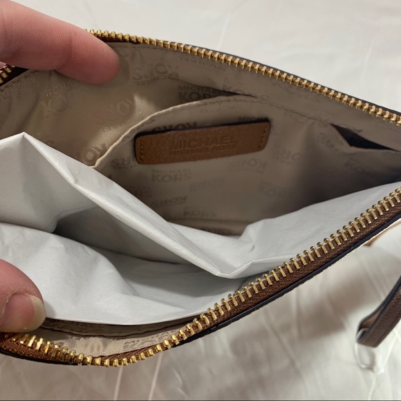 Michael Kors leather Wristlet 10x6 - Picture 4 of 5